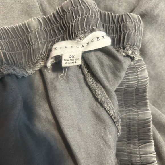 Jane & Delancey Gray Whitewashed wide leg pants, size 2X - Picture 3 of 4